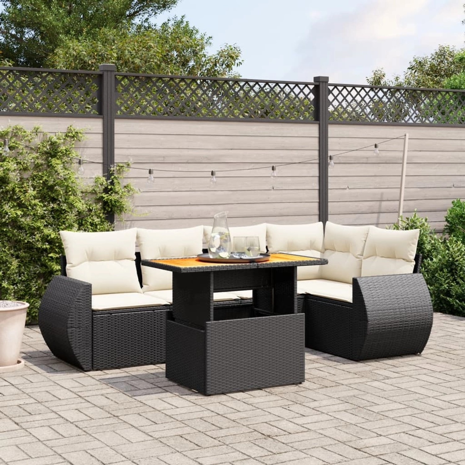 Schwarze 6-tlg. vidaXL Garten-Sofagarnitur aus Rattan mit cremefarbenen Kissen.