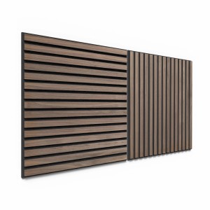 Zwei Akustikpaneele in Walnuss-Optik mit schwarzem Akustikfilz, 60x60 cm, zur Wandverkleidung.