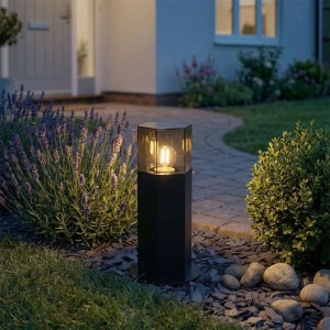 Schwarze QAZQA Außenleuchte Denmark mit Rauchglas, sechseckig, 30 cm hoch.