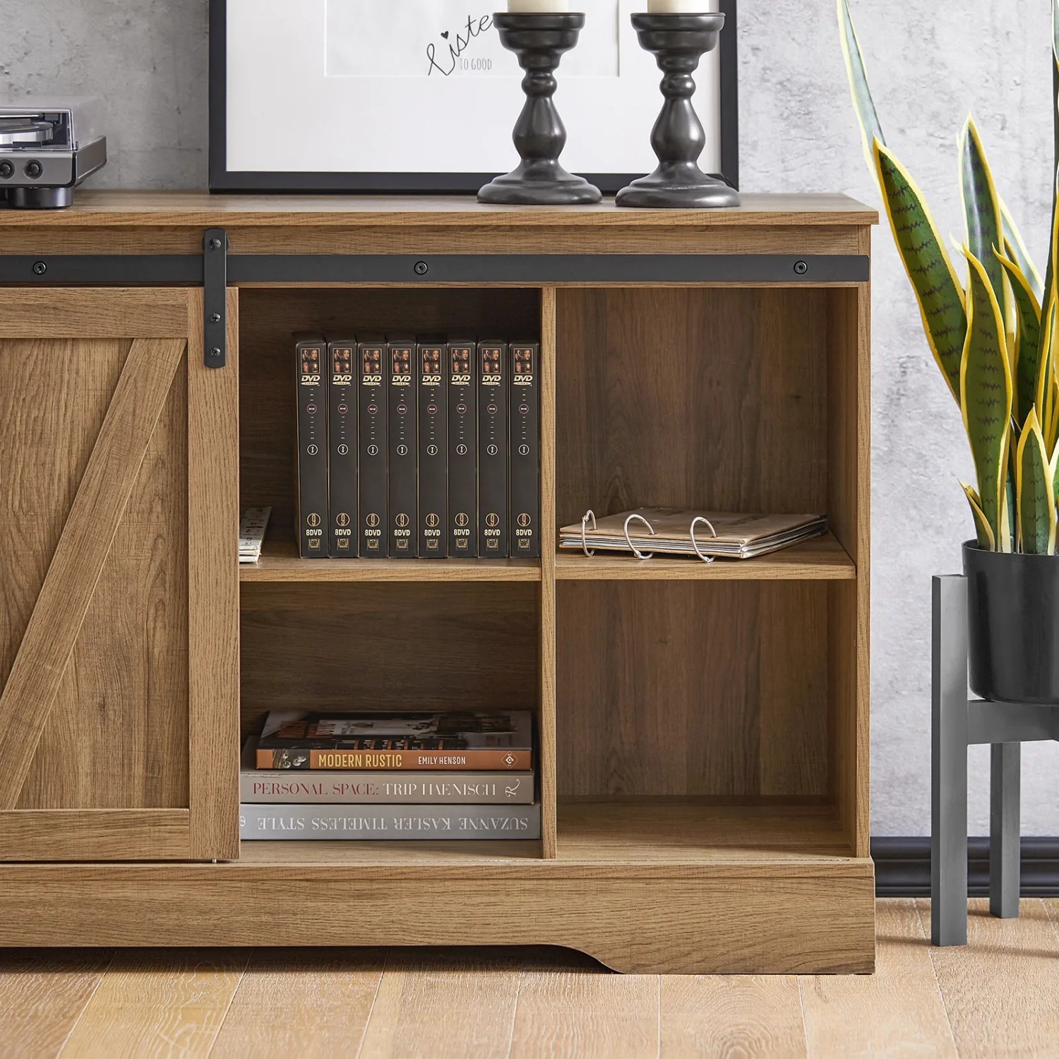 SoBuy Sideboard FSB60-BR in Braun mit Schiebetür und offenen Fächern. Ideal als Wohnzimmer- oder TV-Schrank.