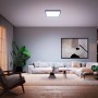 Quadratische Philips Hue Aurelle LED-Deckenleuchte White Ambiance, 60x60 cm, in Wohnraum.