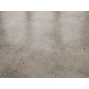 Classen Ceramin Fliese Neo Vario Prima in Steinoptik, verlegt als Bodenbelag.