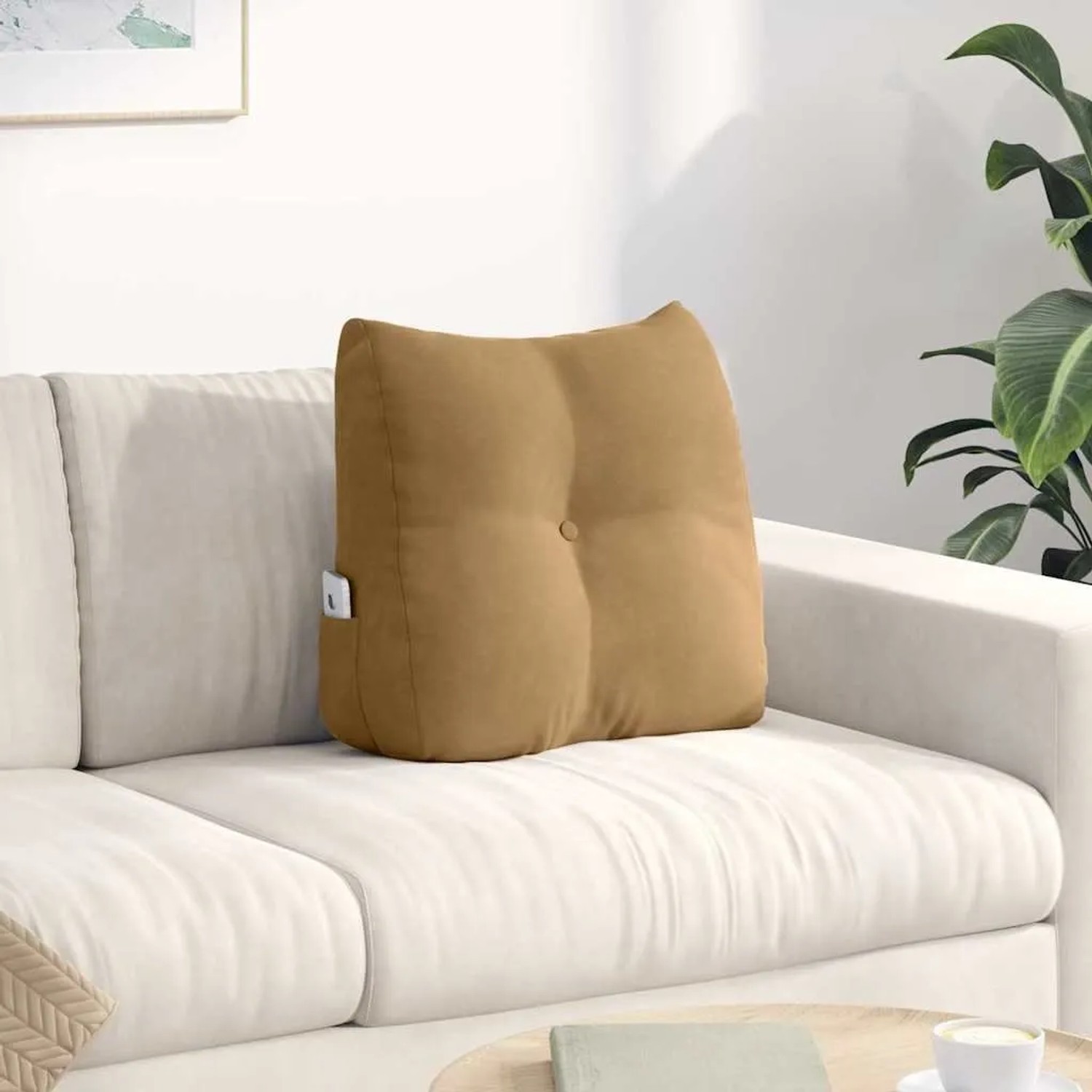 Braunes vidaXL Samt-Rückenkissen auf weißem Sofa. Ergonomisches Kissen mit Knöpfen und Seitentasche für Komfort.