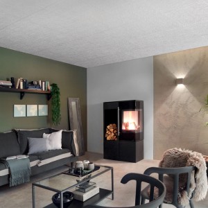 Decosa Deckenplatte Luxemburg, weiß und strukturiert, als stilvolle Deckenverkleidung in einem modernen Wohnzimmer.