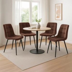 Vier braune Samt Esszimmerstühle Asti mit gesteppter Rückenlehne und schwarzen Metallbeinen um einen Holztisch.