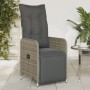 Verstellbarer Gartensessel aus grauem Poly Rattan mit Kissen für entspannte Stunden im Freien.