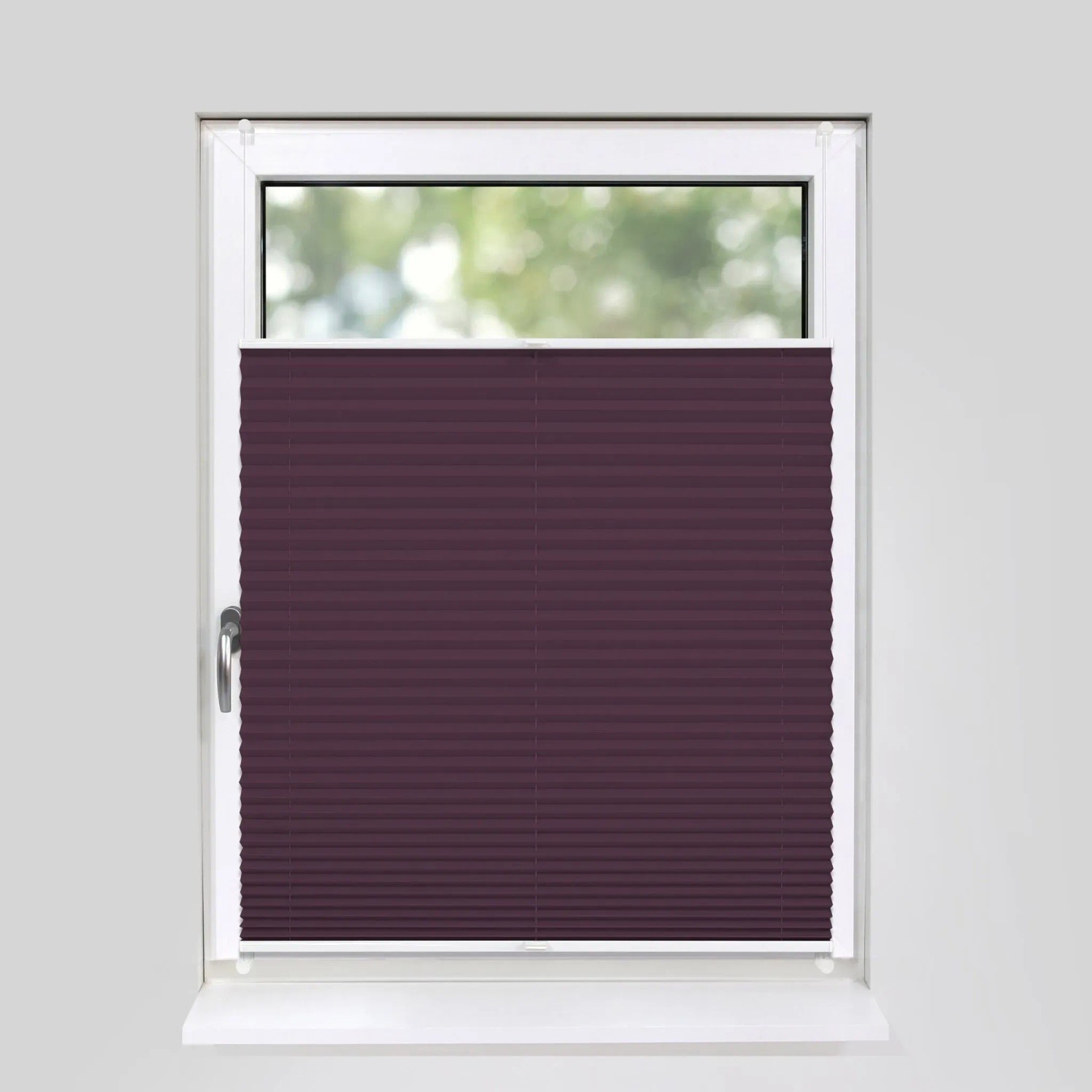 Violettes Deco-Raum Plissee Basic 95x210 cm am Fenster, blickdicht und ohne Bohren montiert.