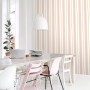 ESTAhome Vliestapete mit hellrosa, olivgrünen und weißen Streifen an einer Wand im Wohnraum.