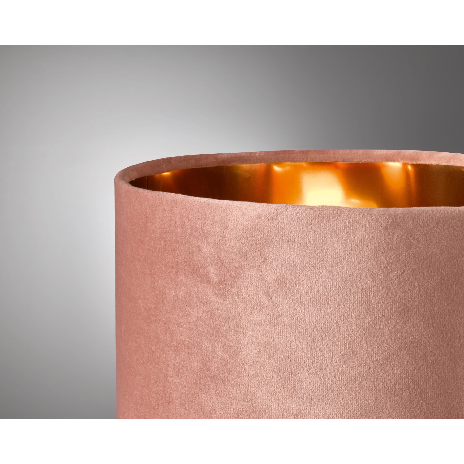 Detailaufnahme: Fischer & Honsel Tischleuchte Aura, roséfarbener Samt, goldfarbener Innenschirm.