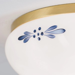 Landhaus Deckenleuchte, Ø 21cm, weiß mit blauem Dekor. Lampe im rustikalen Stil.