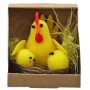 Osterdeko: Gelbe Deko-Box mit Huhn und zwei Küken (6 cm) aus Kunststoff.