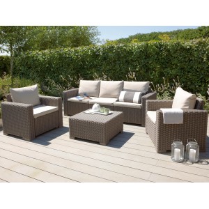 4-teiliges Gartenlounge-Set Mombasa aus Polyrattan in Cappuccino/Sand mit Sofa, Sesseln und Tisch.