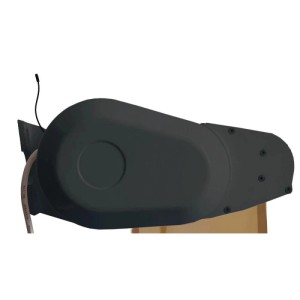 Dunkelgraues Gehäuse der MCW Kassetten-Markise mit Motor und Kabel. Schützt den Markisenstoff vor Witterung.