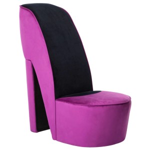 Lila-schwarzer Loungesessel in Form eines High Heels aus Samt.