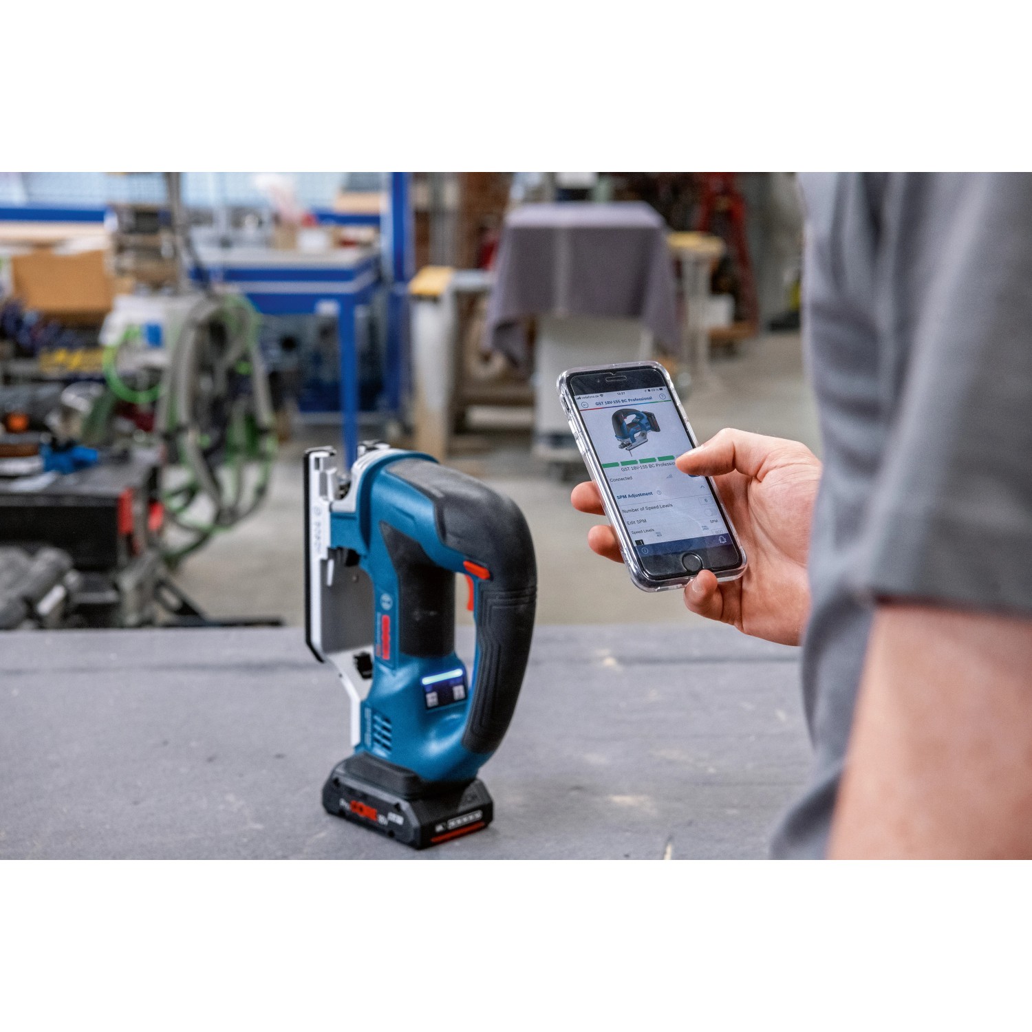 Bosch Professional Akku-Stichsäge GST 18 V-155 BC Solo mit Smartphone-Verbindung.