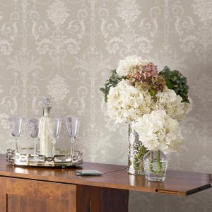 Laura Ashley Vliestapete Josette White & Dove Grey mit Damastmuster und Blumenbouquet.