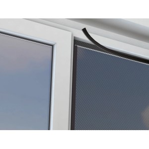 Weißes Doppelklettband (5 m, 2 Stk.) zur Befestigung von Insektenschutzrahmen am Fenster.