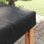 Schwarze wasserfeste Stoff-Tischdecke auf Holztisch im Garten, mit Kordelzug. Für Outdoor-Schutz.
