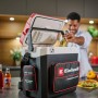 Einhell Akku-Kühlbox TE-COL 18/27 Li-Solo mit Zubehör und offener Kühlbox. Ideal für unterwegs.