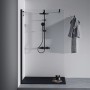 Schwarze Ideal Standard Duschwanne, extraflach, 120x80 cm, mit Duscharmatur und Glaswand im modernen Bad.