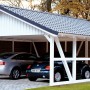 Skan Holz Doppelcarport Schwarzwald mit zwei geparkten Autos unter dem Carport.
