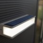Moderne, anthrazitfarbene Lutec Solar-LED-Wandleuchte Doblo mit Solarpanel. Energiesparende Außenleuchte.
