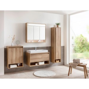 Fackelmann Waschbeckenunterschrank NATURA Asteiche (93,4 cm) mit Schublade und weiteren Badmöbeln im Badezimmer.