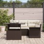 Braunes 5-teiliges vidaXL Gartenmöbel Set aus Rattan mit Tisch und beigen Kissen.