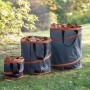 Gartenabfallsack Pop Up 3er-Set in verschiedenen Größen, gefüllt mit Laub.