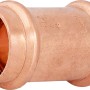 Pressmuffe aus Kupfer, Ø 28 mm, für dauerhafte Rohrverbindungen im Sanitär- und Heizungsbereich.
