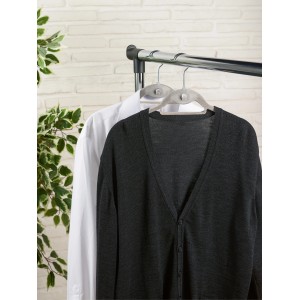 Zwei beflockte Kleiderbügel mit Hemd und Strickjacke auf einer Kleiderstange. 10er Set.