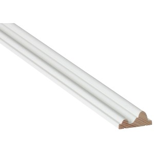 Weiß lackierte Profilleiste aus Holz, 11x29x900 mm, für Decken- und Wandabschlüsse.
