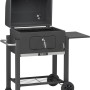Schwarzer Grillchef Holzkohlegrillwagen mit offenem Deckel und Seitentisch.