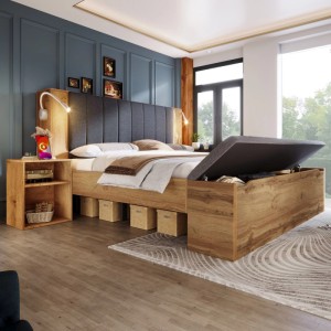 Modernes Eiche Doppelbett 180x200cm mit Leinen-Kopfteil, integrierten Nachttischen, Leselampen, USB und Stauraum-Bettbank.