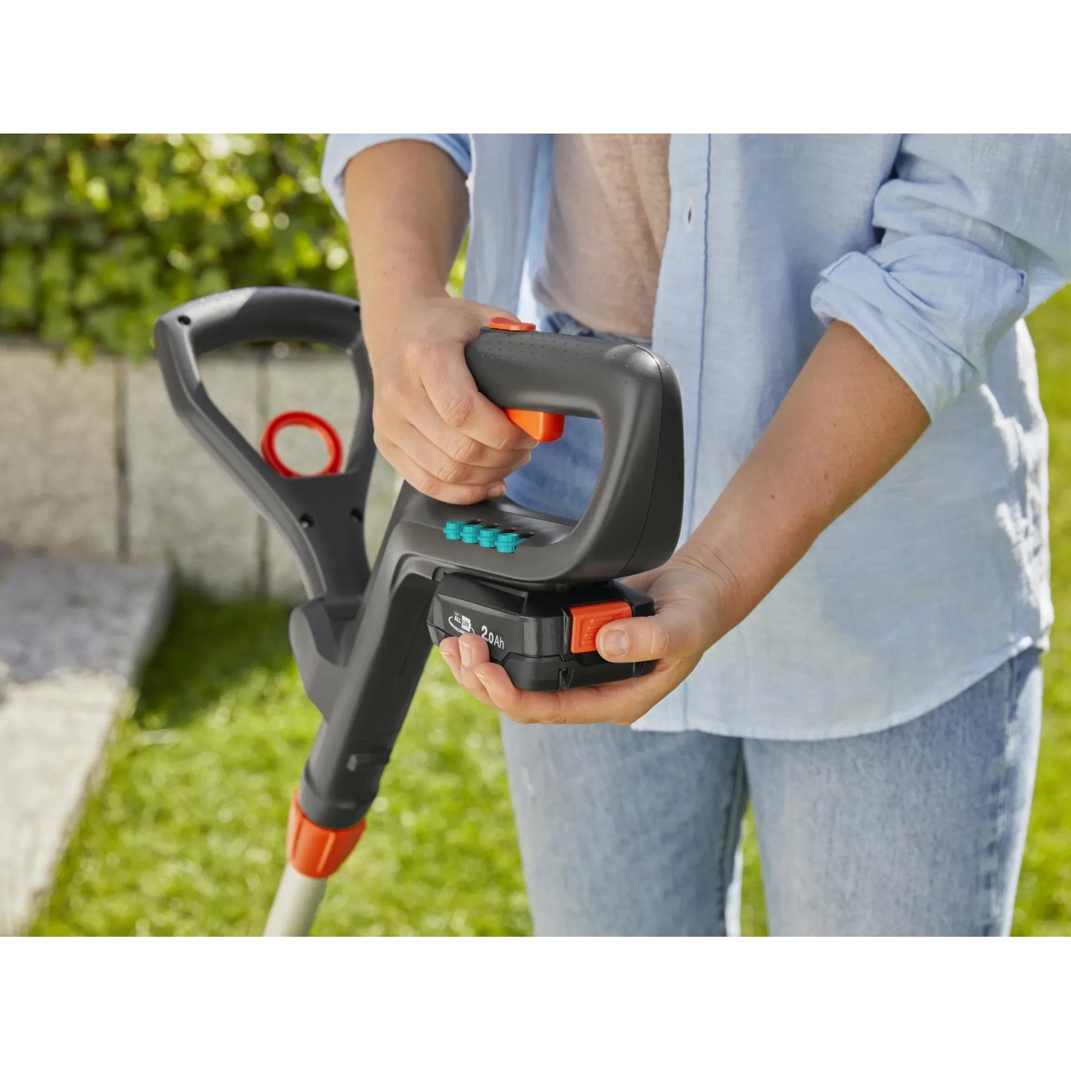 Gardena System Akku P4A PBA 18 V/45 2,5 Ah im Einsatz, Akku für Gartengeräte.