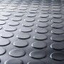 Graue KARAT Gummimatte mit flachen Noppen. Rutschfester PVC Bodenbelag für Gewerbe und Industrie.