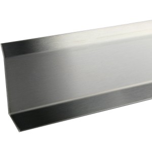 Edelstahl Sockelleiste von Fuchs Design, 8 cm hoch und 250 cm lang.