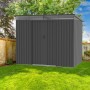 Tepro Metallgerätehaus Multi Shed X-Large in Anthrazit mit Lichtband im Garten.