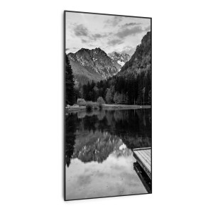 Klarstein Infrarotheizung mit Seemotiv, 700W, zur Wandmontage. Smart Home Heizgerät in Schwarz-Weiß.