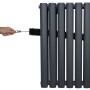 Anthrazitgrauer Röhrenheizkörper (600x1440mm) wird mit Bürste gereinigt.
