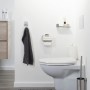 Tiger Toilettenbürste Colar mit Halter, Edelstahl gebürstet, im Badezimmer.