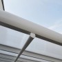 Detailansicht: Weiße Home Deluxe Terrassenüberdachung Solis aus Aluminium mit Hohlkammerplatten.