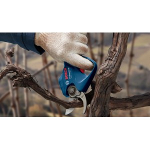 Bosch Akku-Gartenschere GGP 12V-25 schneidet Ast. Inkl. 2 Akkus und Ladegerät.