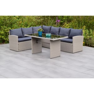 Merxx Lanzarote Eck-Set mit Eckbank, Gartentisch und grauen Kissen auf der Terrasse.