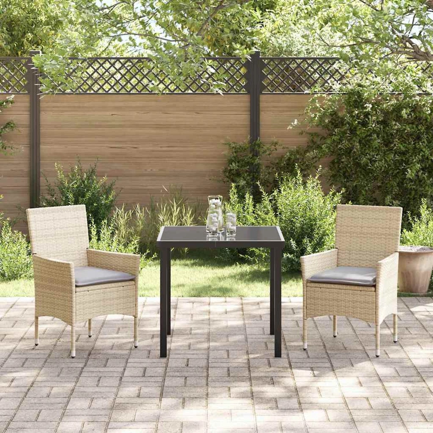 Beige 3-tlg. vidaXL Garten Essgruppe aus Poly Rattan mit Tisch und 2 Stühlen mit Kissen.