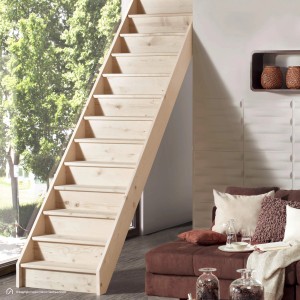 Raumspartreppe Casablanca aus Fichte, naturbelassen, mit Setzstufen. Holztreppe für Innenräume.