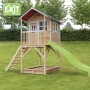 EXIT Loft 700 Holzspielhaus mit Rutsche und Sandkasten im Garten.