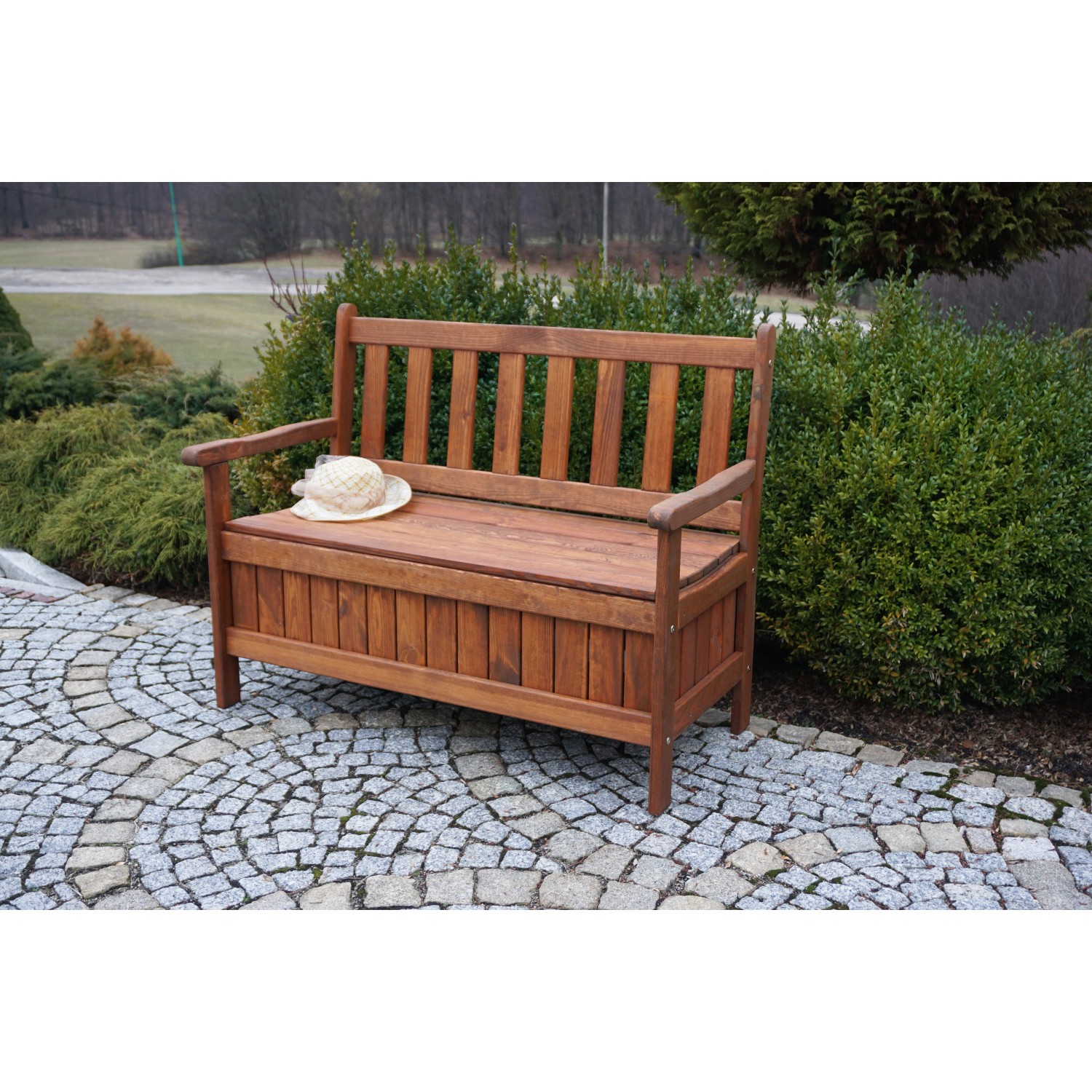 Braune Dobar Gartenbank 2-Sitzer aus geöltem Kiefernholz mit Stauraum und Hut.