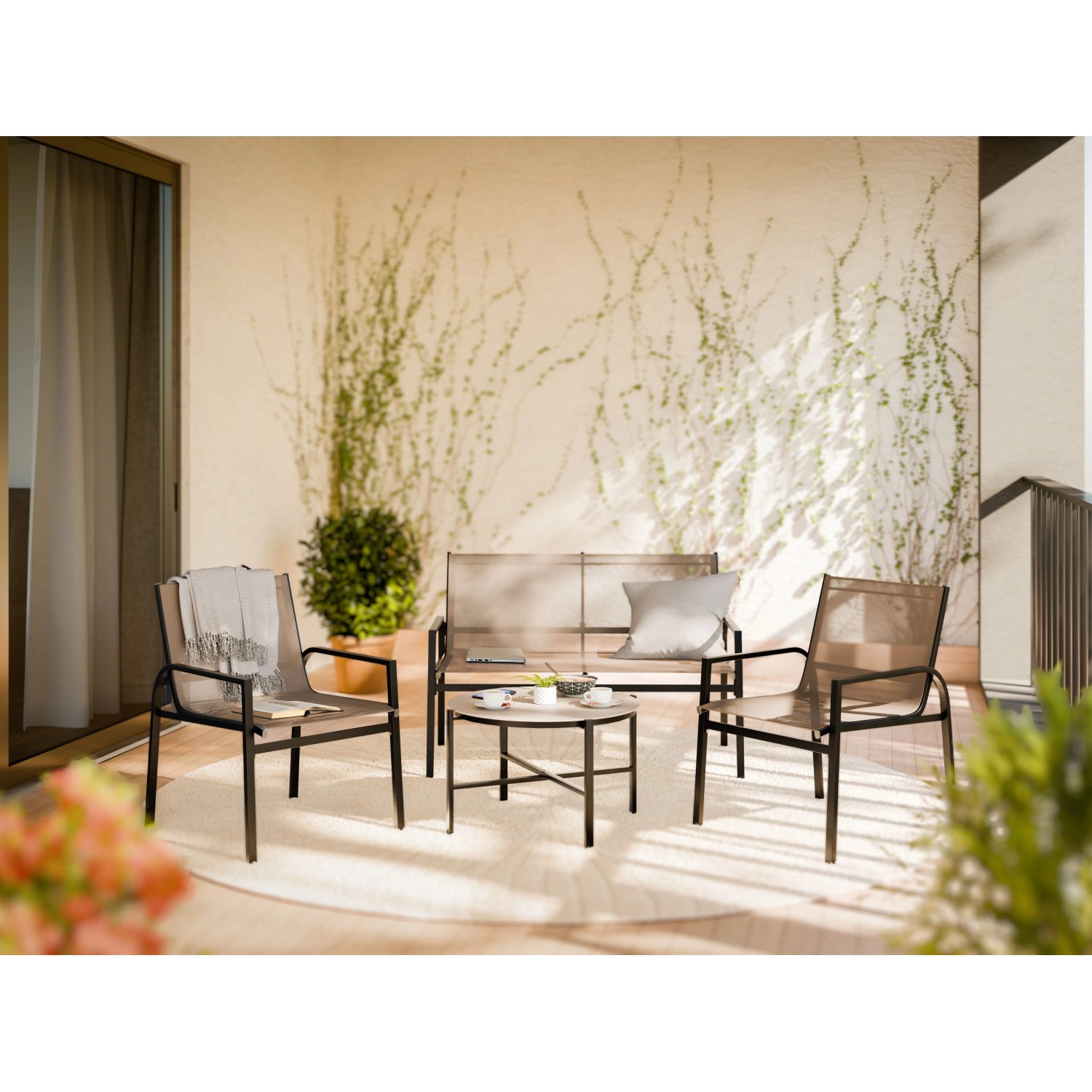 4-teiliges Gartenmöbel-Set Tapena: 2 Sessel, 2-Sitzer und Tisch mit Glasplatte in Schwarz und Taupe.