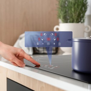CIARRA Induktionskochfeld mit Touch-Bedienung und Topf auf der Kochfläche.